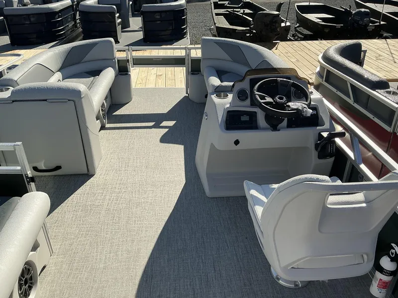 Slide: The Image of Tahoe Sport 21 SPORT REAR FISH 2025 - 8