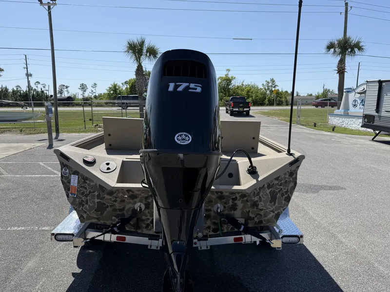 Slide: The Image of Excel 220 Bay Pro Elite 2025 - 3