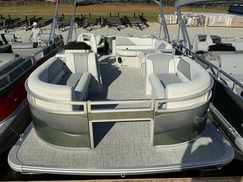 Slide: The Image of Tahoe Sport 21 SPORT REAR FISH 2025 - 2