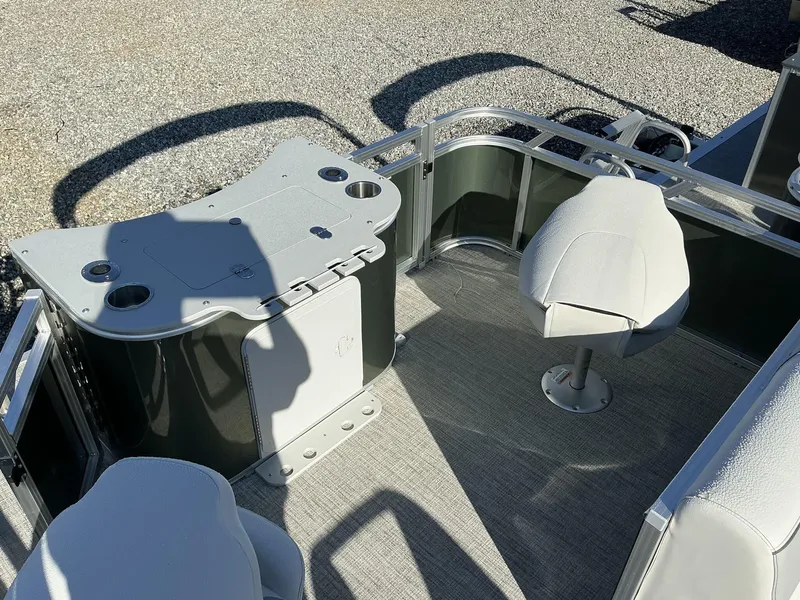 Slide: The Image of Tahoe Sport 21 SPORT REAR FISH 2025 - 5