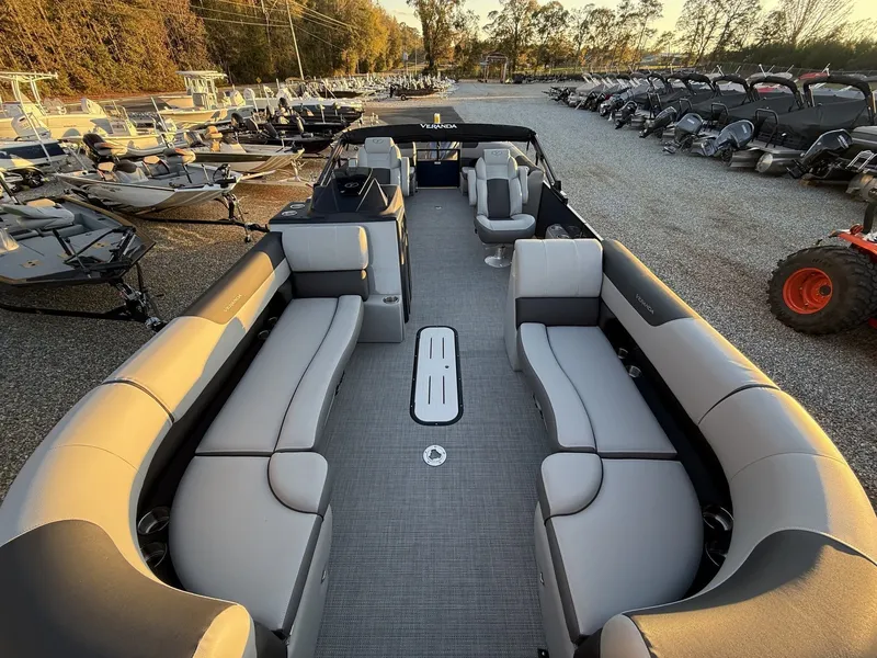 Slide: The Image of Veranda Relax Series VR25RC XL 2025 - 5