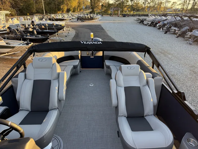 Slide: The Image of Veranda Relax Series VR25RC XL 2025 - 9