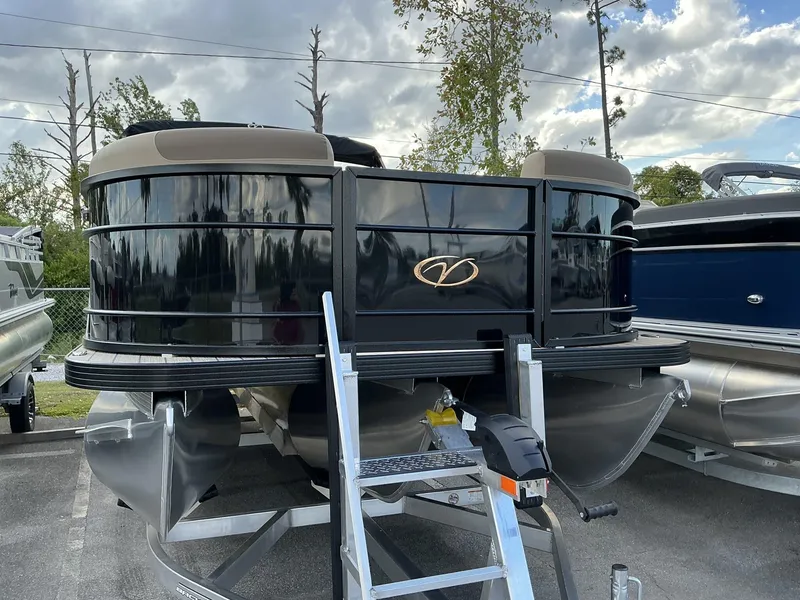 Slide: The Image of 2025 Veranda Relax Series VR22VLC pontoon boat displayed outdoors. - 3