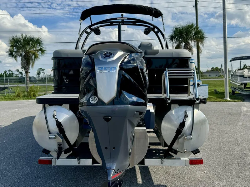 Slide: The Image of Veranda Relax Series 22RC 2025 - 12