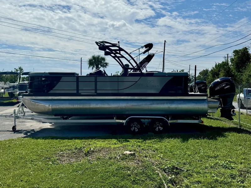 Slide: The Image of Veranda Relax Series 22RC 2025 - 6