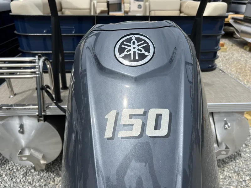 Slide: The Image of Outboard motor on Veranda Vista View Series 2025 pontoon boat, featuring 150 horsepower. - 8
