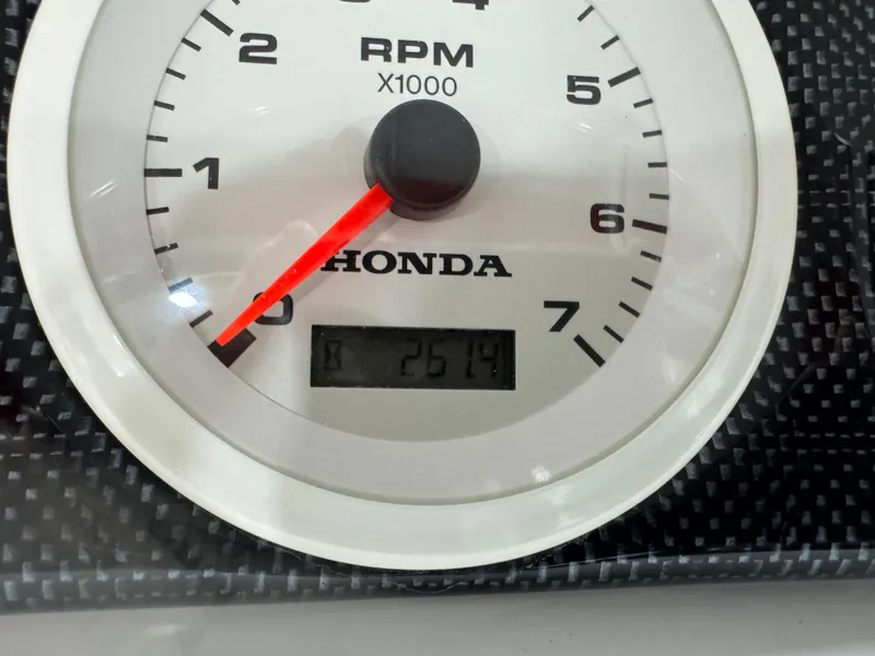 Slide: The Image of Tachometer displaying RPM for a 2015 PlayCraft 2600 Sport Toon boat. - 17