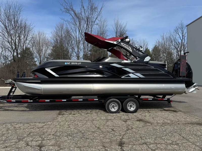 Slide: The Image of Bennington 25 QX SPORT FASTBACK 2022 - 1