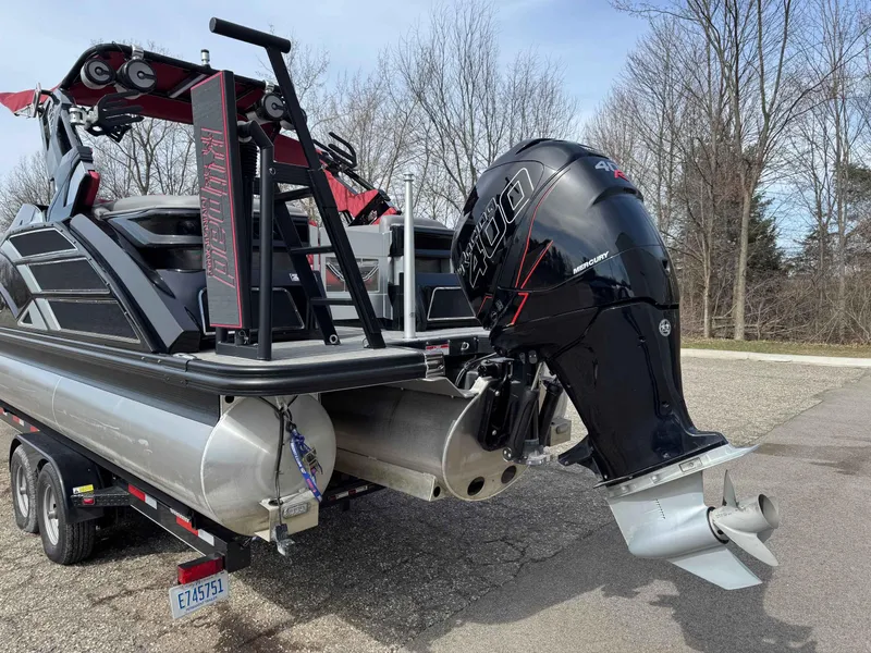 Slide: The Image of Bennington 25 QX SPORT FASTBACK 2022 - 10