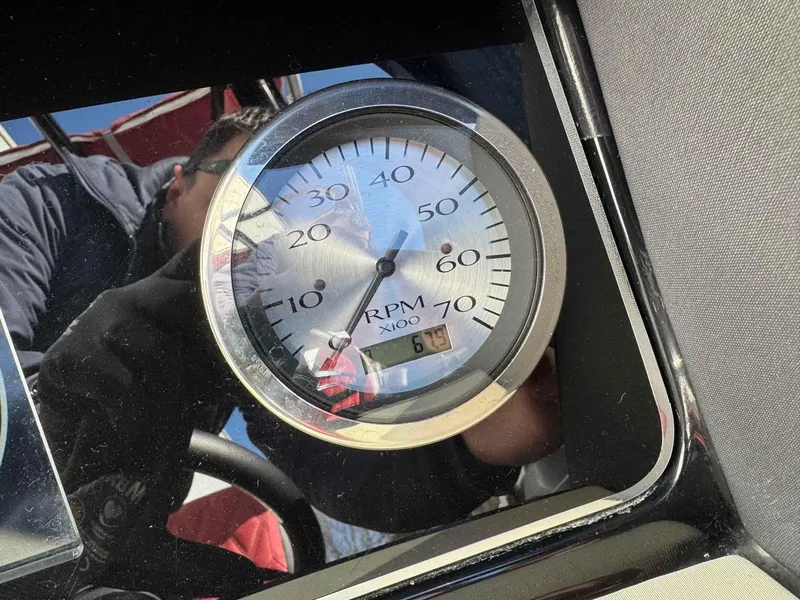 Slide: The Image of Bennington 25 QX SPORT FASTBACK 2022 - 11