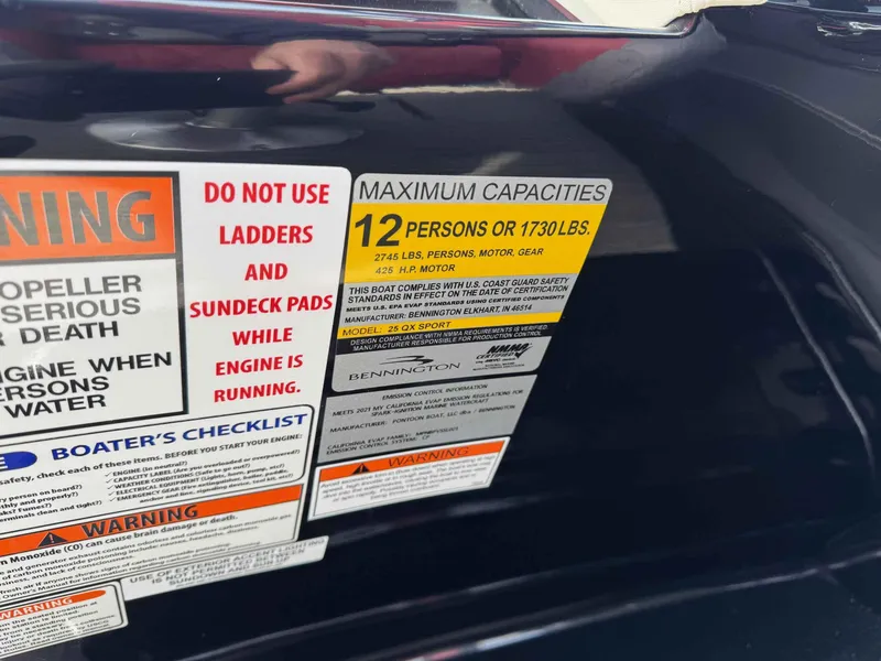 Slide: The Image of Bennington 25 QX SPORT FASTBACK 2022 - 13