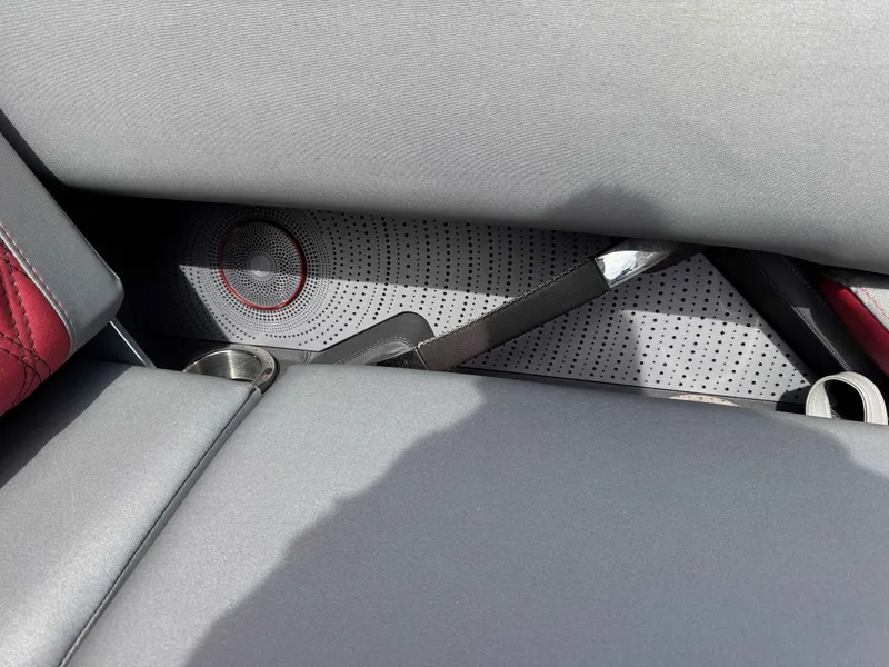 Slide: The Image of Bennington 25 QX SPORT FASTBACK 2022 - 16