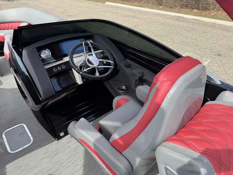 Slide: The Image of Bennington 25 QX SPORT FASTBACK 2022 - 17