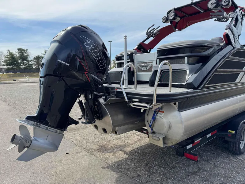 Slide: The Image of Bennington 25 QX SPORT FASTBACK 2022 - 2