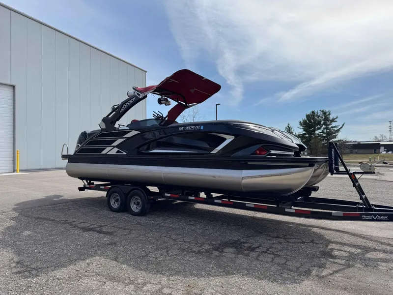 Slide: The Image of Bennington 25 QX SPORT FASTBACK 2022 - 3