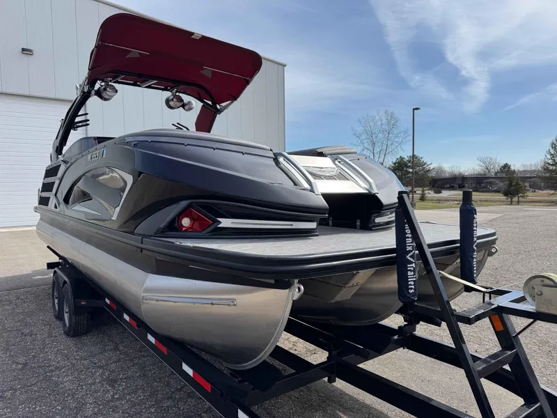 Slide: The Image of Bennington 25 QX SPORT FASTBACK 2022 - 4