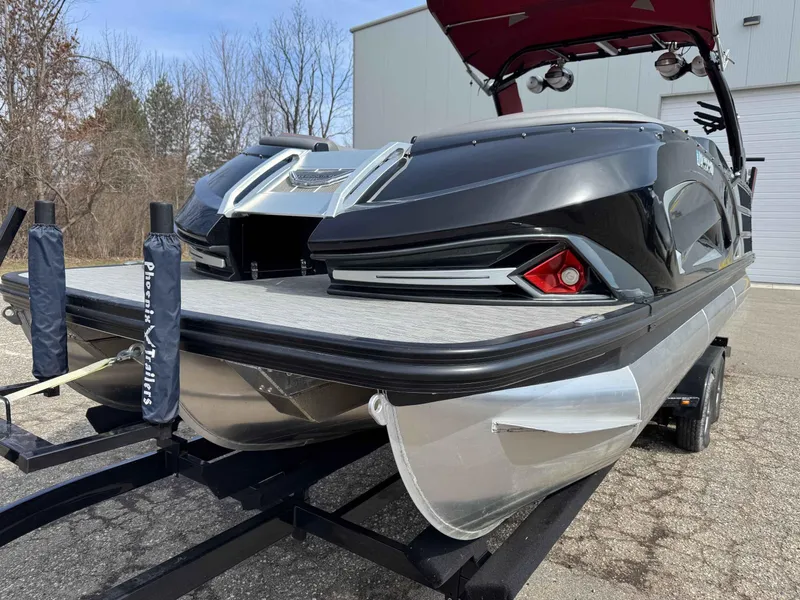 Slide: The Image of Bennington 25 QX SPORT FASTBACK 2022 - 5