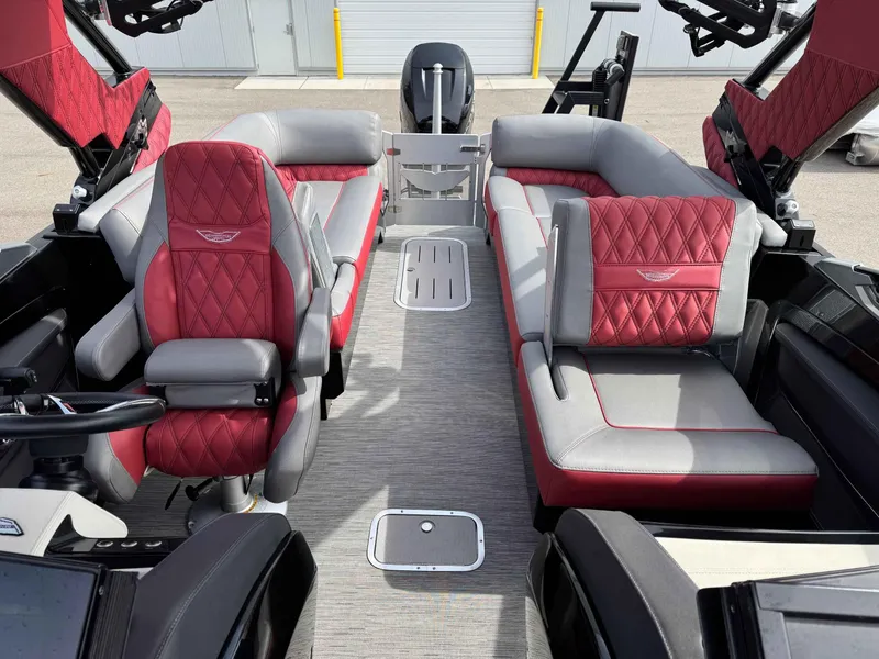 Slide: The Image of Bennington 25 QX SPORT FASTBACK 2022 - 7