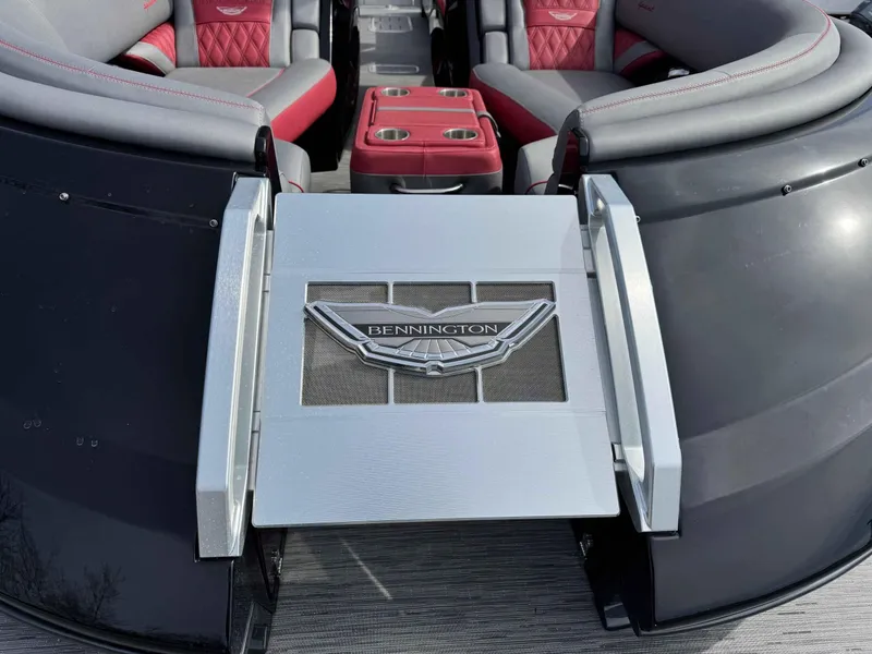 Slide: The Image of Bennington 25 QX SPORT FASTBACK 2022 - 9