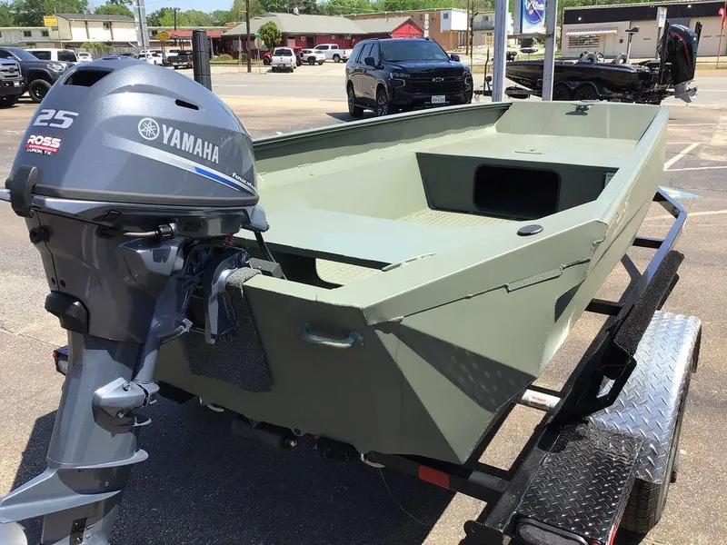 Slide: The Image of 2025 Edge Duck Boats 550-SP with Yamaha 25 outboard motor on trailer. - 7