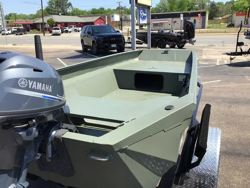 Slide: The Image of 2025 Edge Duck Boats 550-SP with Yamaha motor in a parking lot. - 8