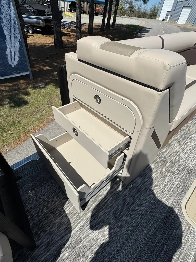 Slide: The Image of Crest CLASSIC 240 SLRC 2025 - 12