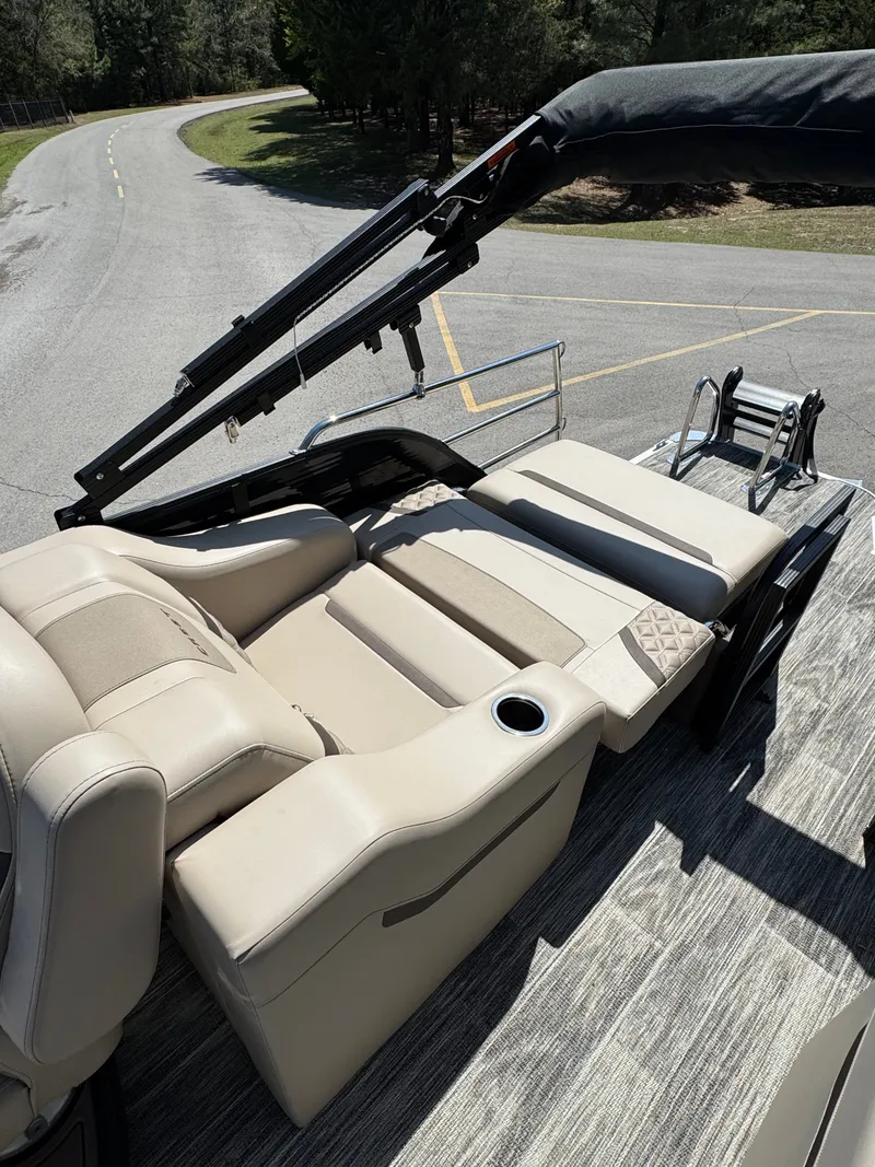 Slide: The Image of Crest CLASSIC 240 SLRC 2025 - 17