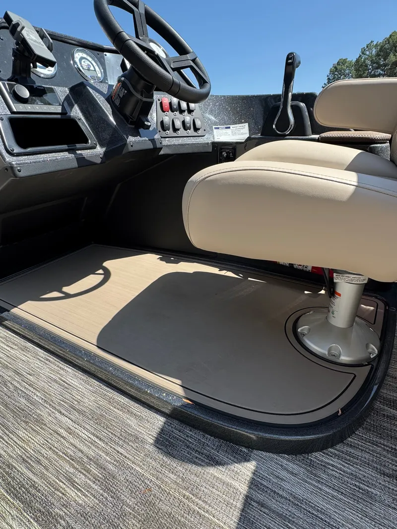 Slide: The Image of Crest CLASSIC 240 SLRC 2025 - 6