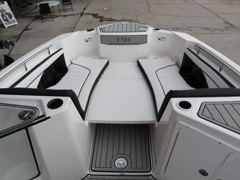 Slide: The Image of Yamaha 255 FSH Sport E 2025 - 13