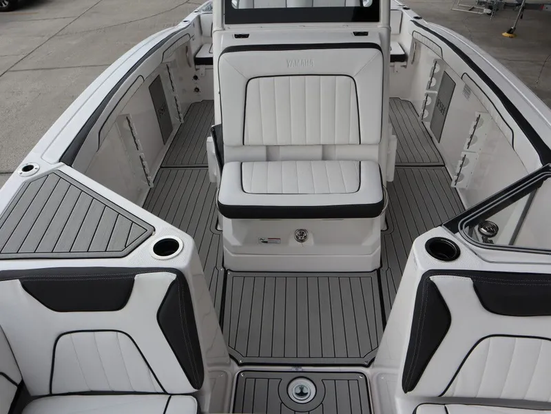 Slide: The Image of Yamaha 255 FSH Sport E 2025 - 14