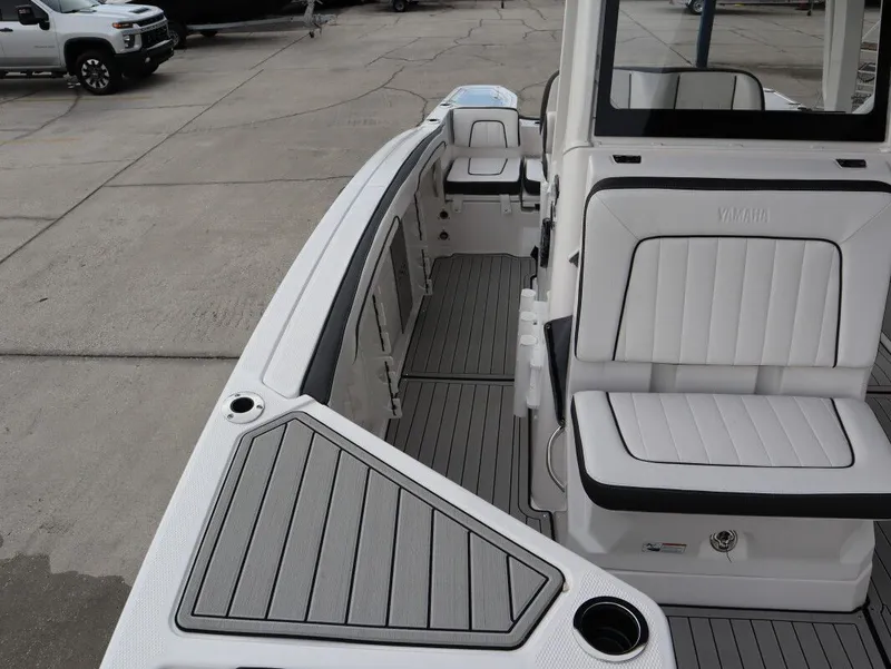 Slide: The Image of Yamaha 255 FSH Sport E 2025 - 17