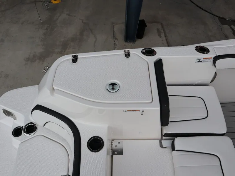 Slide: The Image of Yamaha 255 FSH Sport E 2025 - 9