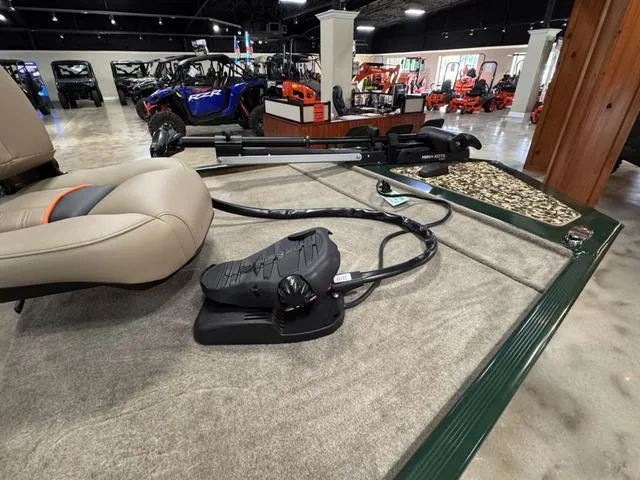 Slide: The Image of Tracker Bass Tracker® Classic Limited 2025 - 3