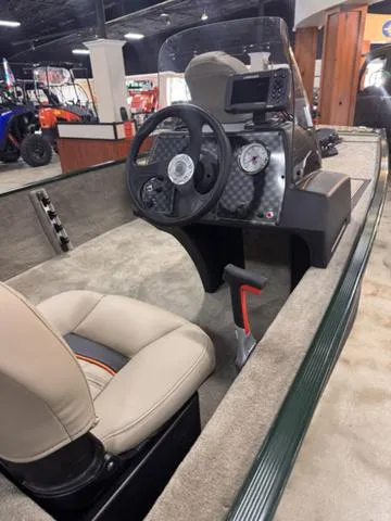 Slide: The Image of Tracker Bass Tracker® Classic Limited 2025 - 4