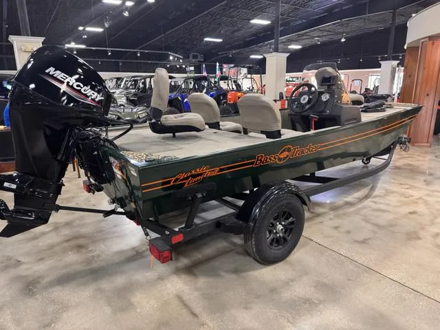 Slide: The Image of Tracker Bass Tracker® Classic Limited 2025 - 5