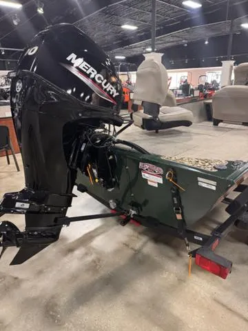 Slide: The Image of Tracker Bass Tracker® Classic Limited 2025 - 6