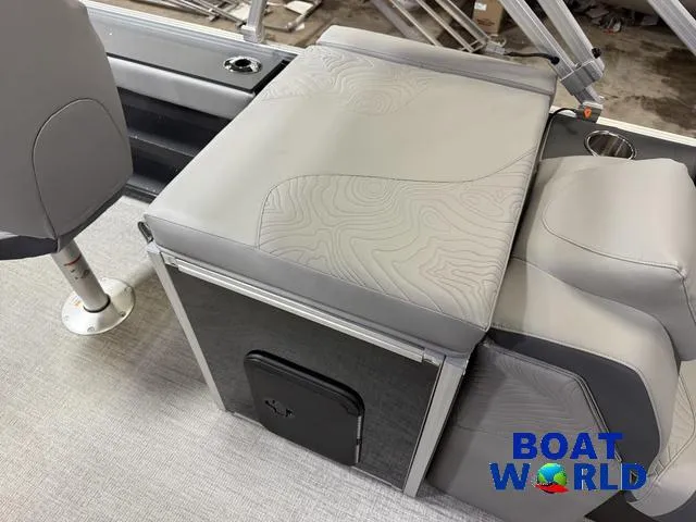 Slide: The Image of Tahoe Geofish 2385 Rear Fish & Honda 4-Stroke EFI 2025 - 18