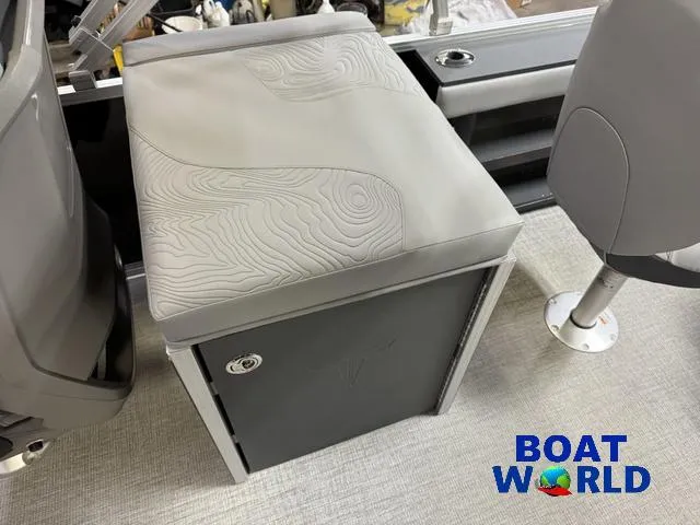 Slide: The Image of Tahoe Geofish 2385 Rear Fish & Honda 4-Stroke EFI 2025 - 21