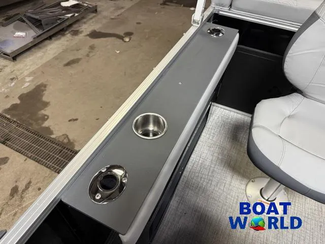 Slide: The Image of Tahoe Geofish 2385 Rear Fish & Honda 4-Stroke EFI 2025 - 35