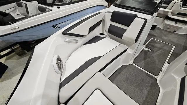 Slide: The Image of Yamaha AR195 2019 - 14