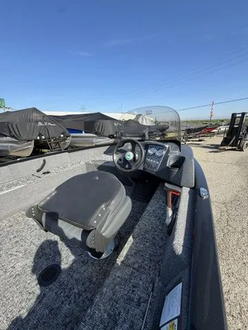 Slide: The Image of Tracker Pro Guide V-16 SC 2025 - 4