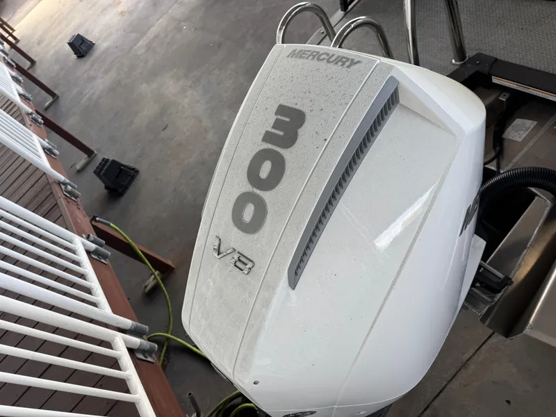 Slide: The Image of Outboard motor on 2025 Avalon Catalina Entertainer 27', featuring Mercury 300 V8 engine. - 23