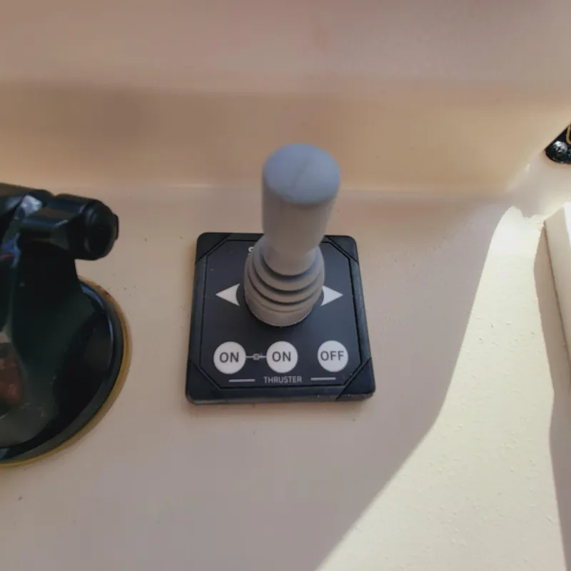 Slide: The Image of Joystick control panel on 1999 Cruisers Yachts 3075 Rogue boat. - 26