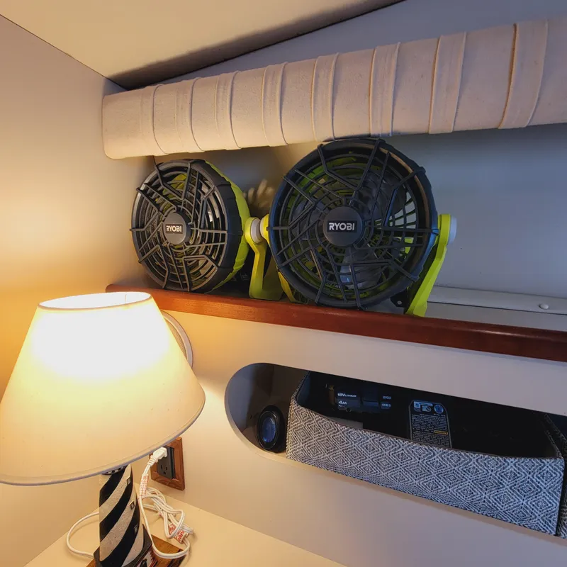 Slide: The Image of Interior of 1999 Cruisers Yachts 3075 Rogue with fans and lamp. - 40