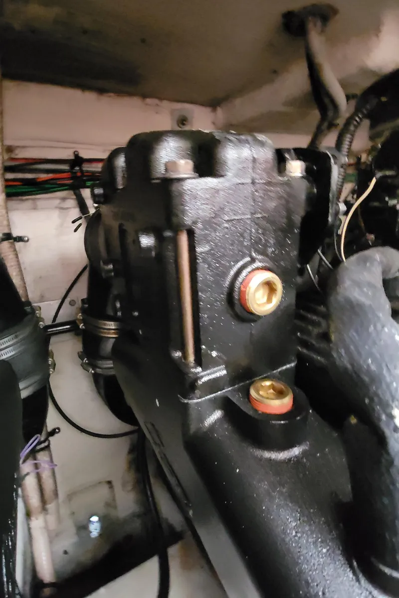 Slide: The Image of Cruisers Yachts 3075 Rogue 1999 - 50