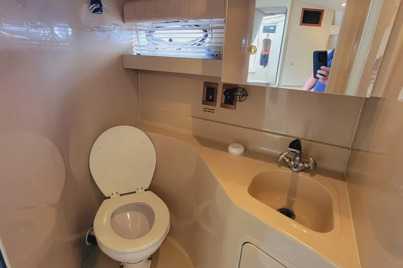 Slide: The Image of Cruisers Yachts 3075 Rogue 1999 - 61