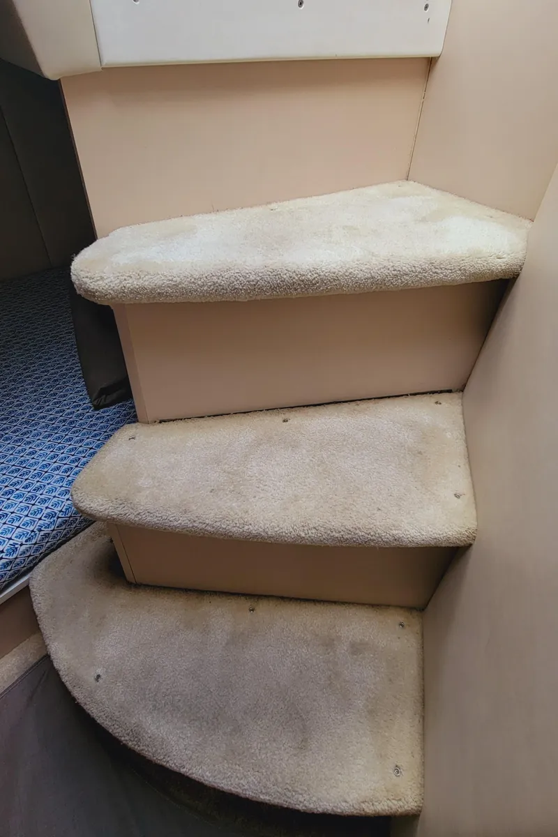 Slide: The Image of Cruisers Yachts 3075 Rogue 1999 - 62