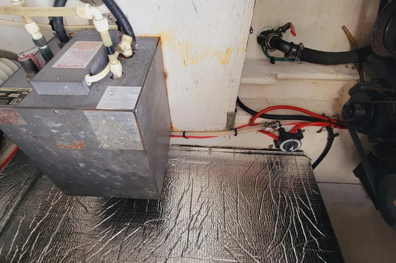 Slide: The Image of Cruisers Yachts 3075 Rogue 1999 - 63