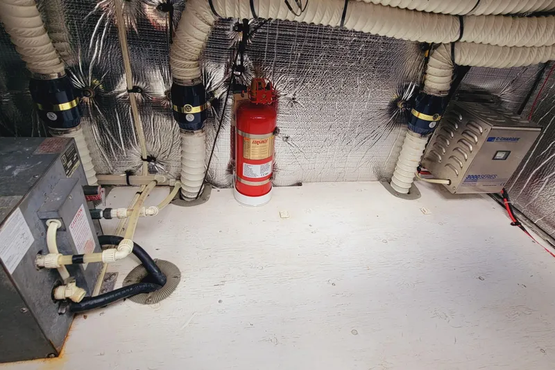 Slide: The Image of Cruisers Yachts 3075 Rogue 1999 - 65