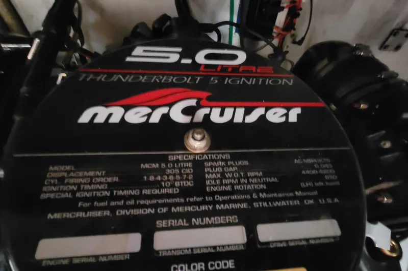 Slide: The Image of Cruisers Yachts 3075 Rogue 1999 - 67